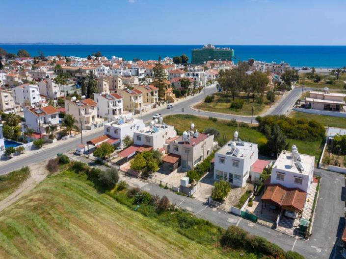 Image No.16-2 Bed Townhouse for sale