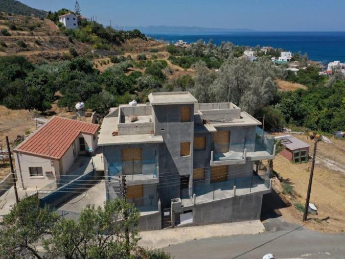 Image No.1-4 Bed Commercial for sale
