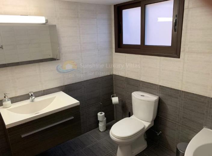 Image No.17-Maison / Villa de 10 chambres à vendre à Larnaca