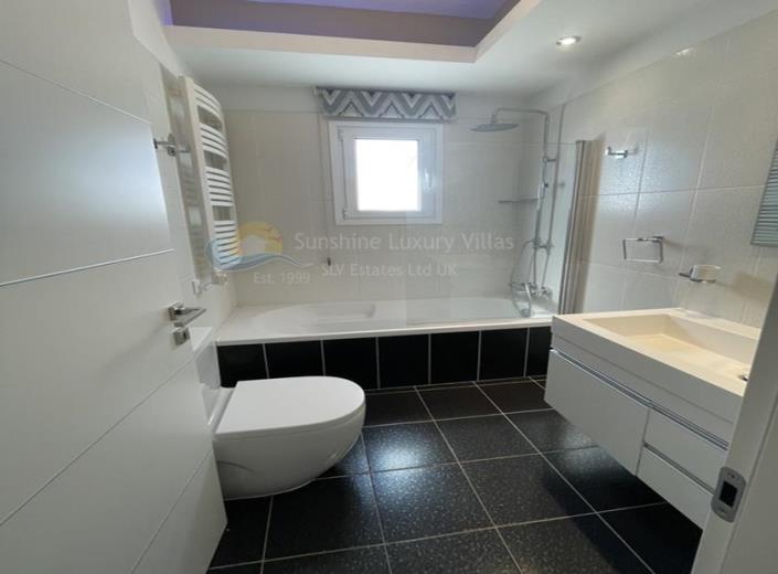 Image No.18-3 Bed Apartment for sale