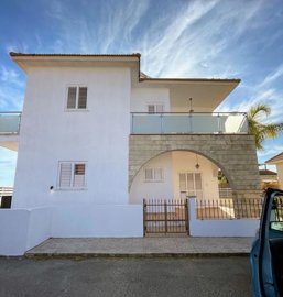 1 - Avgorou, Villa