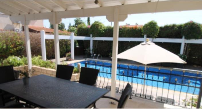 Image No.2-Villa de 5 chambres à vendre à Oroklini