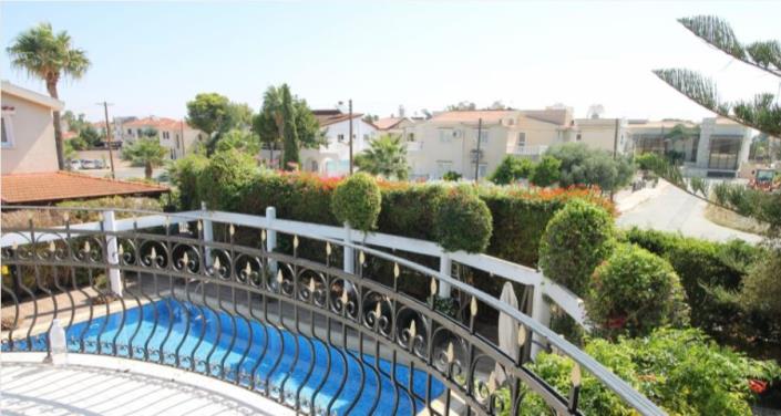 Image No.3-Villa de 5 chambres à vendre à Oroklini