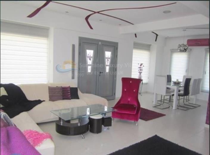 Image No.3-Maison / Villa de 4 chambres à vendre à Dromolaxia