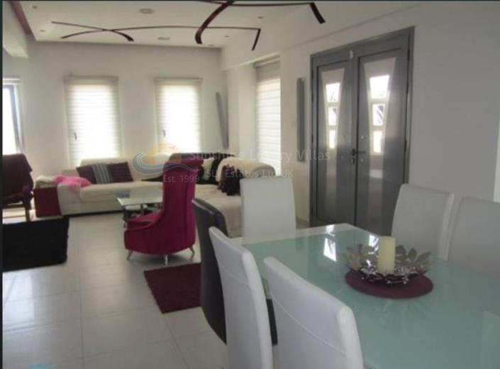 Image No.6-Maison / Villa de 4 chambres à vendre à Dromolaxia