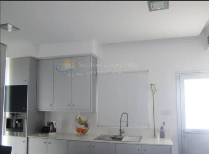 Image No.8-Maison / Villa de 4 chambres à vendre à Dromolaxia