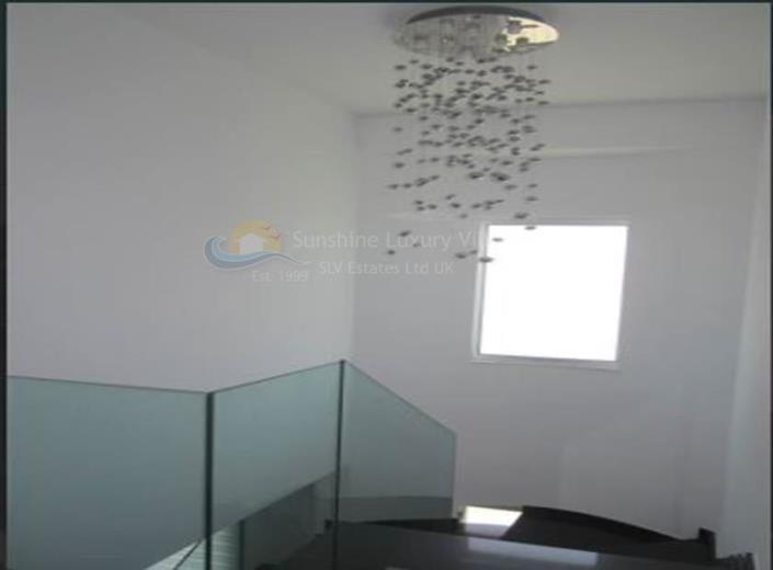 Image No.11-Maison / Villa de 4 chambres à vendre à Dromolaxia