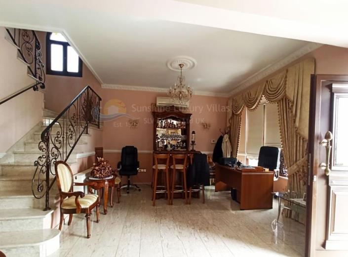 Image No.2-Maison / Villa de 4 chambres à vendre à Oroklini