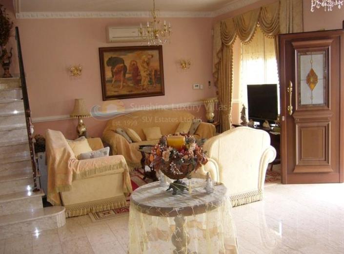 Image No.3-Maison / Villa de 4 chambres à vendre à Oroklini