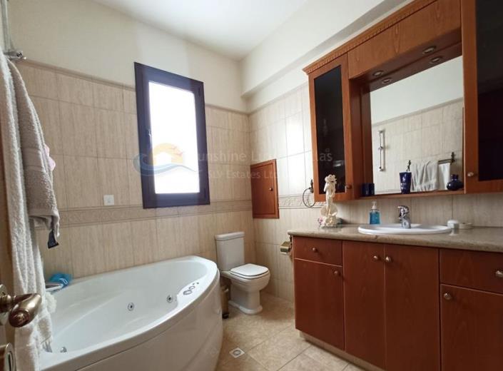 Image No.12-Maison / Villa de 4 chambres à vendre à Oroklini