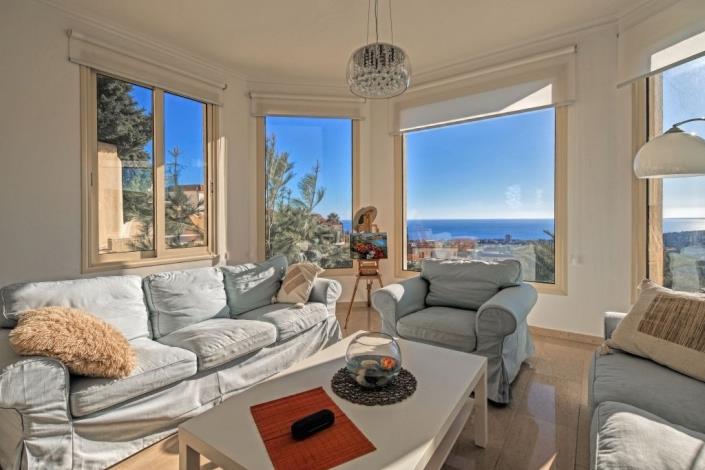 Image No.2-Villa de 5 chambres à vendre à Agios Tychonas