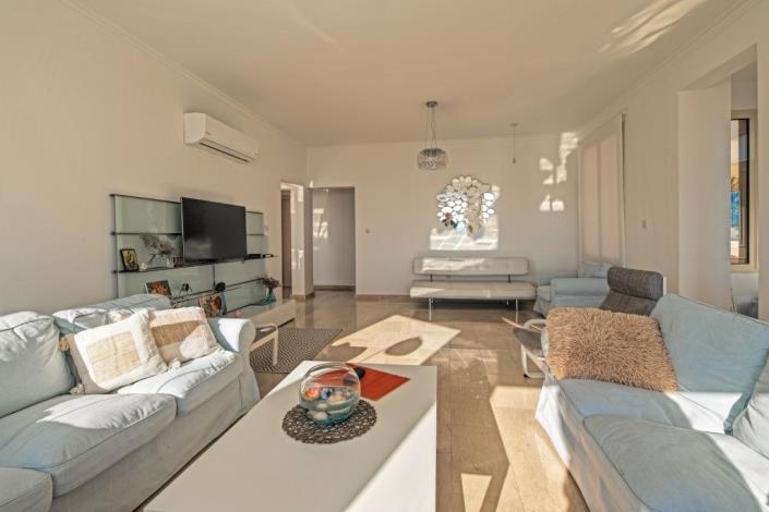 Image No.6-Villa de 5 chambres à vendre à Agios Tychonas