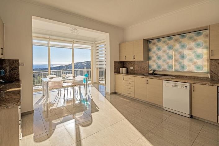 Image No.8-Villa de 5 chambres à vendre à Agios Tychonas