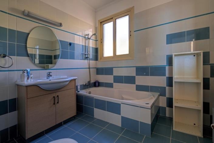 Image No.11-Villa de 5 chambres à vendre à Agios Tychonas