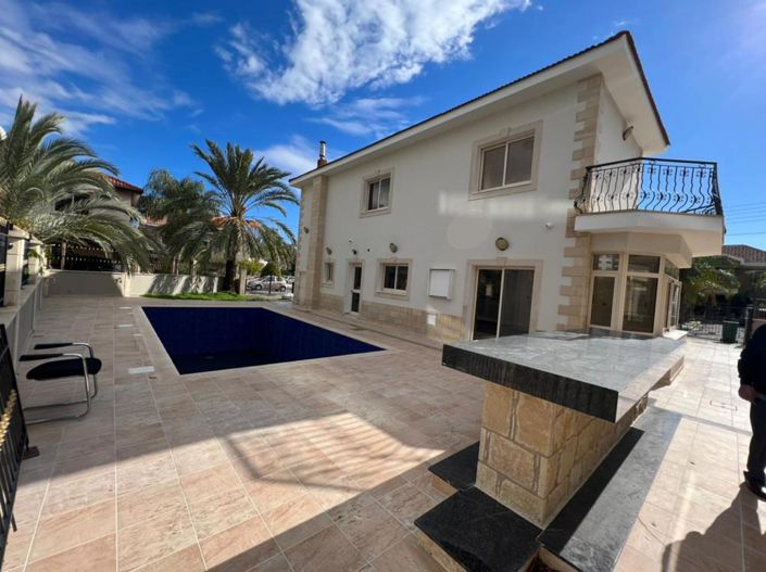 Image No.3-4 Bed Villa for sale