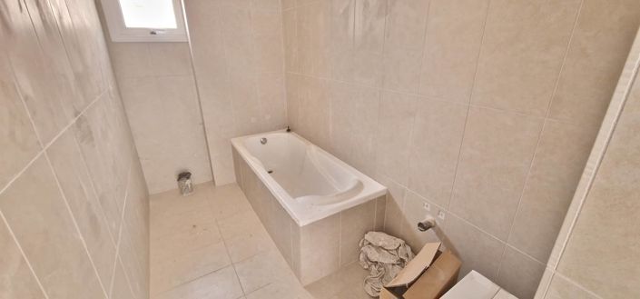 Image No.9-2 Bed Property for sale