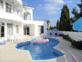 Image No.0-Villa de 4 chambres à vendre à Agios Georgios