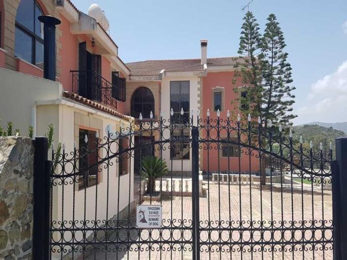 Image No.1-4 Bed Villa for sale