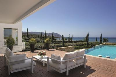 Akamas-Bay-Villas-pool-terrace-with-breathtaking-views-towards-the-sea-and-the-protected-Akamas-peninsula-1129x752