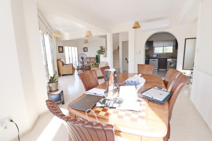 Image No.4-Villa de 4 chambres à vendre à Agios Georgios