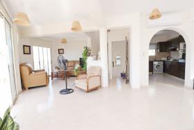 Image No.6-Villa de 4 chambres à vendre à Agios Georgios