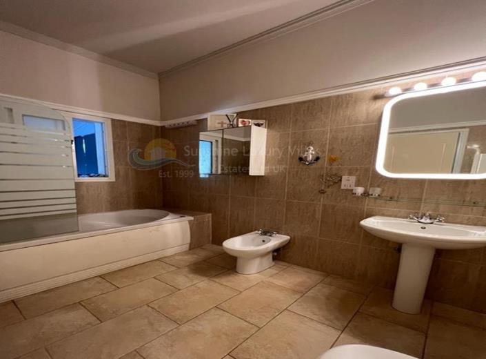 Image No.8-3 Bed House/Villa for sale