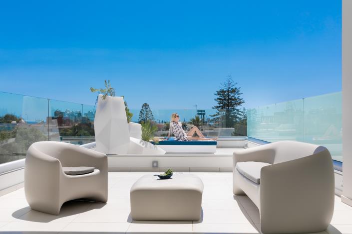 Image No.19-9 Bed Property for sale