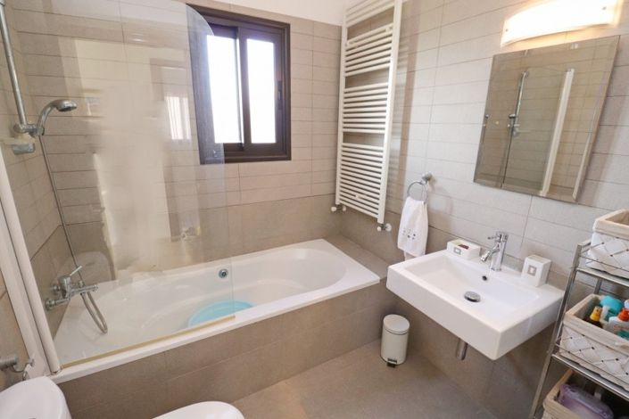 Image No.25-4 Bed Villa for sale