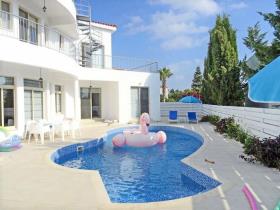 Image No.1-Villa de 4 chambres à vendre à Agios Georgios