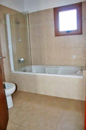 Image No.11-Maison / Villa de 5 chambres à vendre à Oroklini