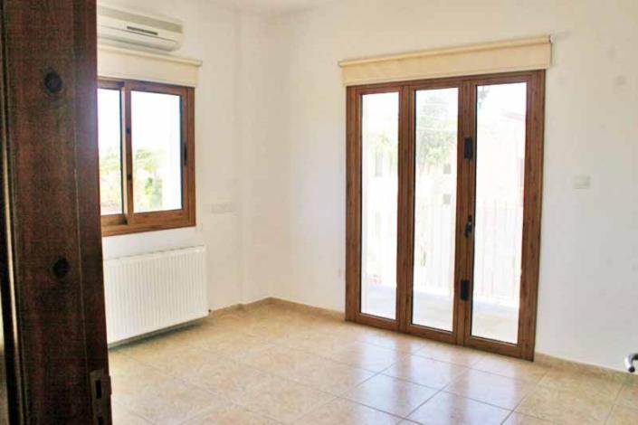 Image No.4-Maison / Villa de 5 chambres à vendre à Oroklini