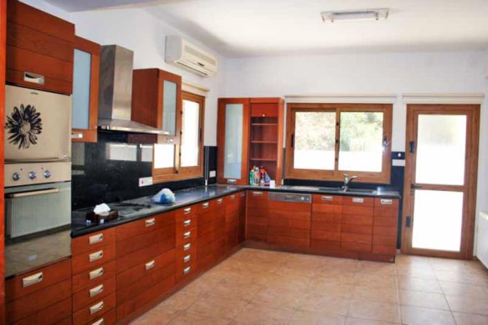 Image No.5-Maison / Villa de 5 chambres à vendre à Oroklini