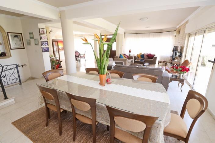 Image No.10-4 Bed Bungalow for sale