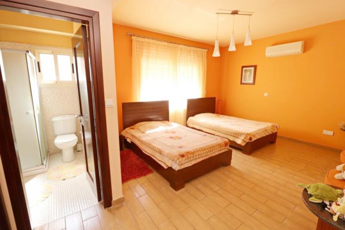 Image No.19-4 Bed Bungalow for sale