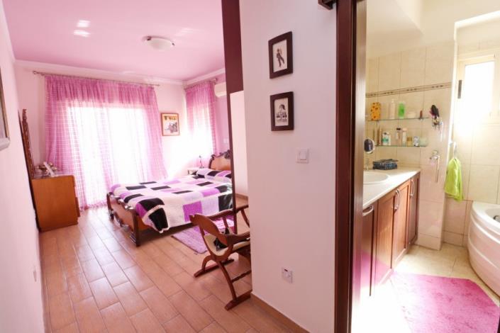 Image No.22-4 Bed Bungalow for sale