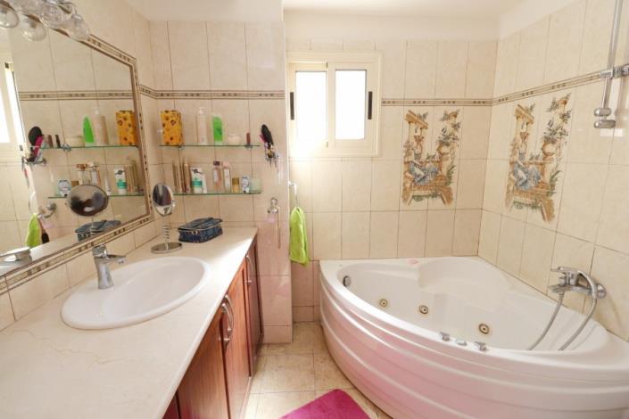 Image No.24-4 Bed Bungalow for sale