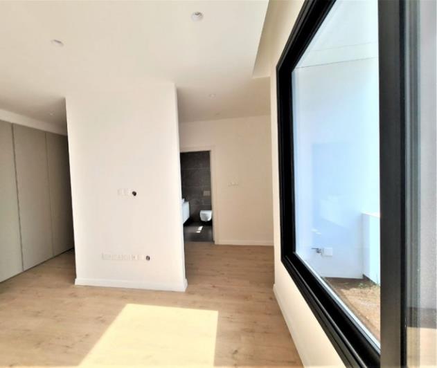 Image No.10-3 Bed Apartment for sale