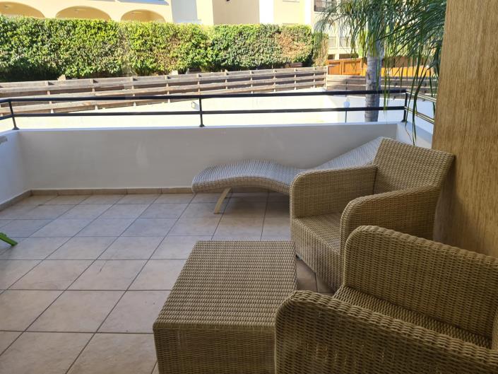 Image No.3-Appartement de 2 chambres à vendre à Mouttagiaka