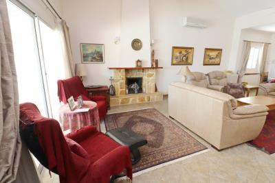 49750-bungalow-for-sale-in-peyia_full