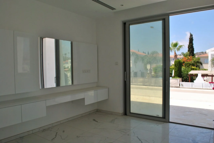 Image No.10-5 Bed House/Villa for sale