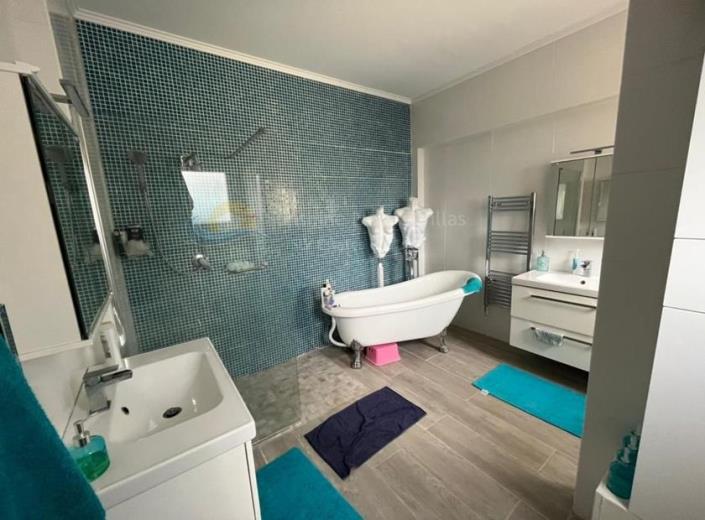 Image No.15-4 Bed Bungalow for sale