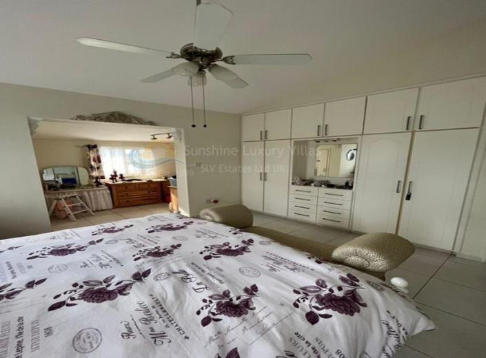 Image No.20-4 Bed Bungalow for sale