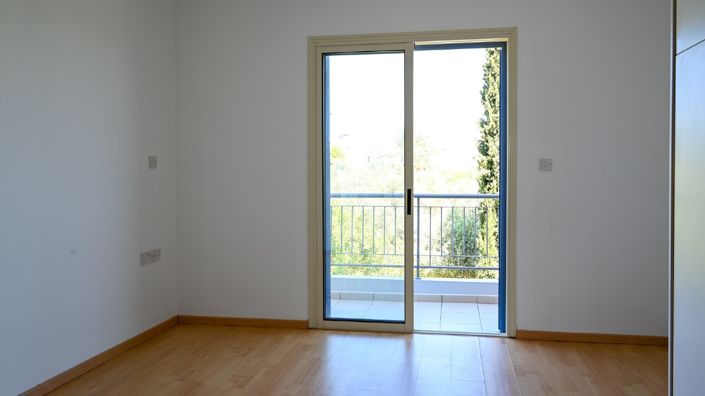 Image No.9-2 Bed Townhouse for sale