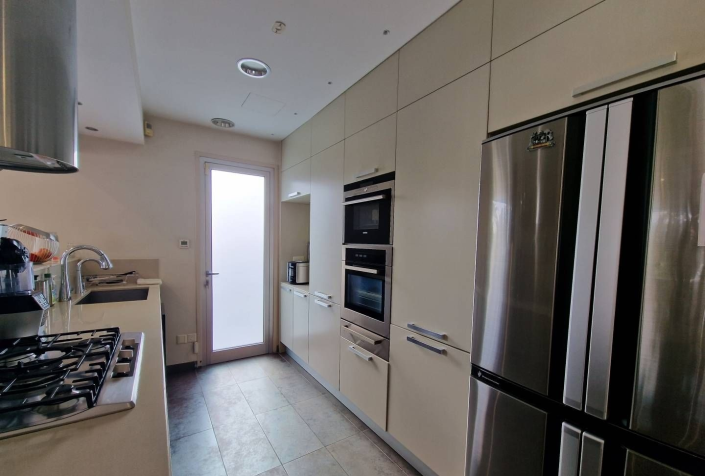 Image No.20-3 Bed Apartment for sale