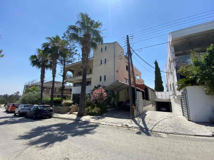 Image No.1-6 Bed Commercial for sale