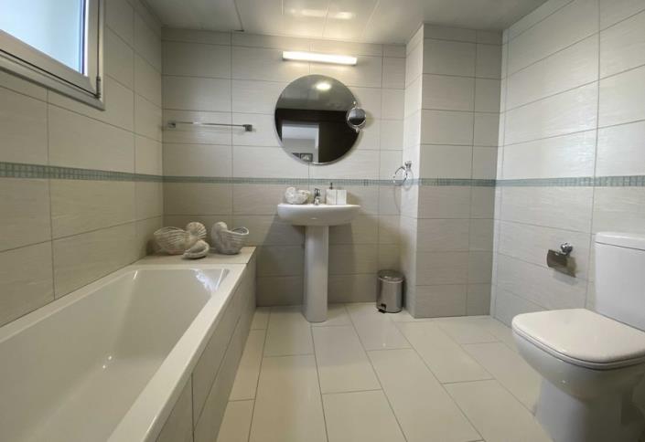 Image No.10-3 Bed Apartment for sale