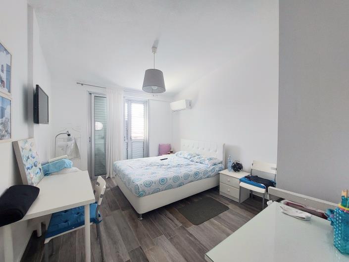 Image No.8-2 Bed Townhouse for sale