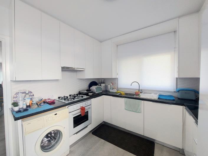 Image No.6-2 Bed Townhouse for sale