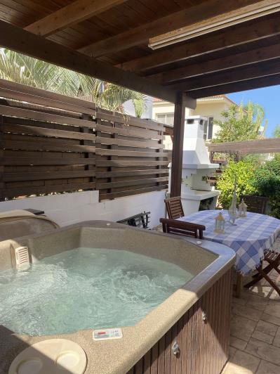 Image No.2-Maison / Villa de 2 chambres à vendre à Ayia Triada