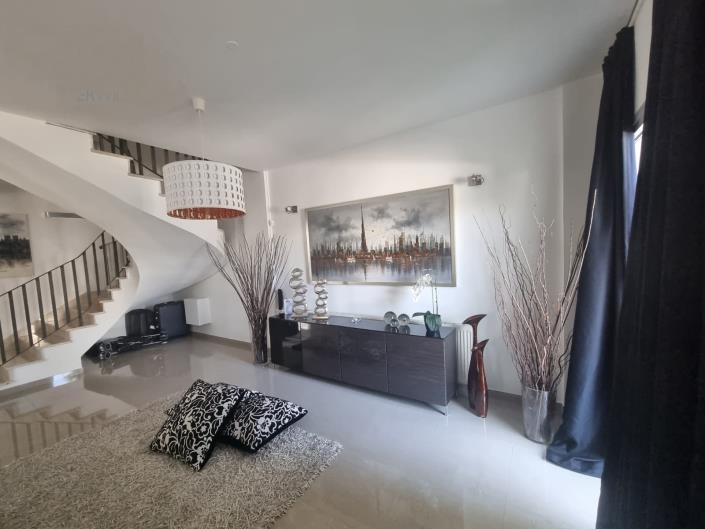 Image No.4-Maison / Villa de 5 chambres à vendre à Aradippou